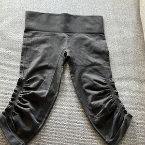 lululemon in the flow crop size 6